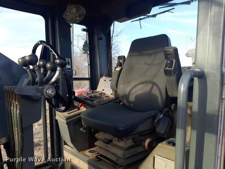 image for item DV9894 1998 Champion 720A motor grader