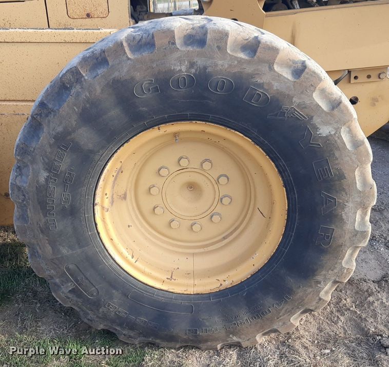 image for item DV9894 1998 Champion 720A motor grader