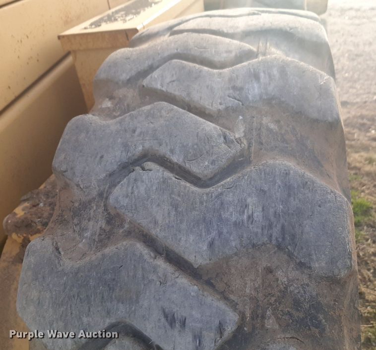 image for item DV9894 1998 Champion 720A motor grader