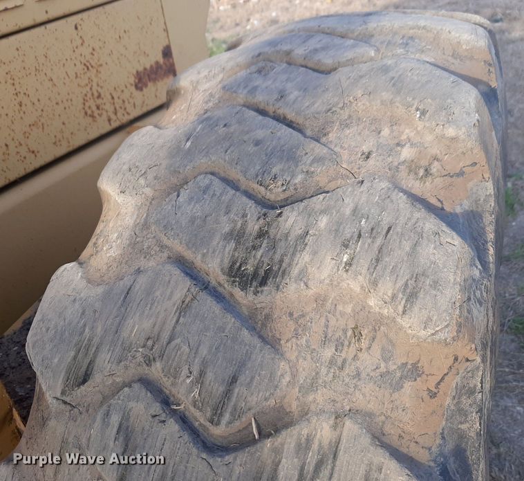 image for item DV9894 1998 Champion 720A motor grader