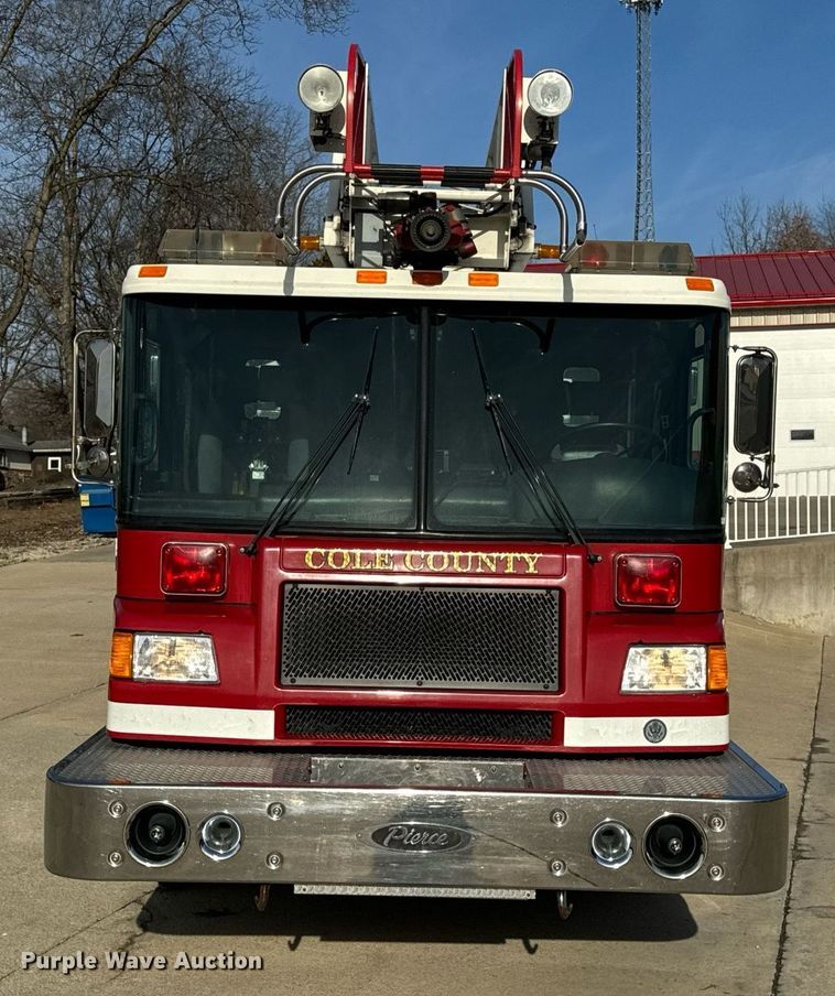 image for item EH6552 1996 Pierce Quint fire truck
