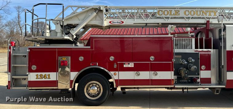 image for item EH6552 1996 Pierce Quint fire truck