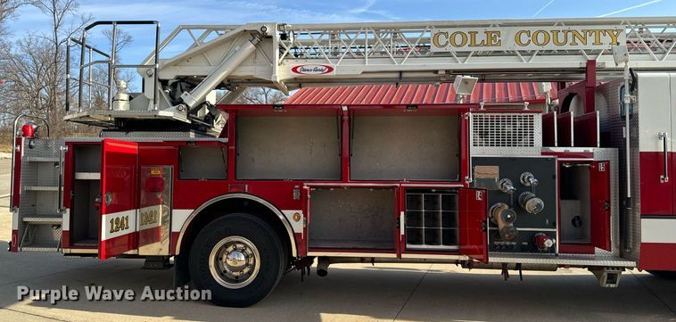 image for item EH6552 1996 Pierce Quint fire truck