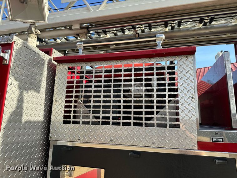 image for item EH6552 1996 Pierce Quint fire truck