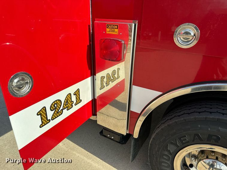 image for item EH6552 1996 Pierce Quint fire truck