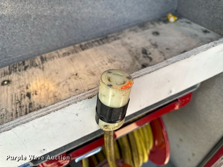 image for item EH6552 1996 Pierce Quint fire truck