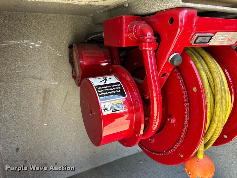 image for item EH6552 1996 Pierce Quint fire truck