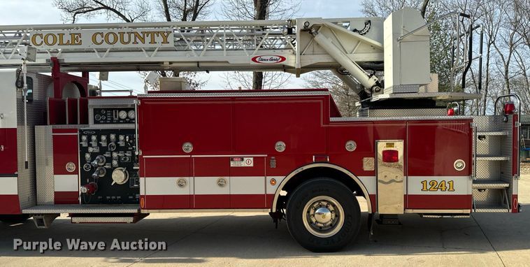 image for item EH6552 1996 Pierce Quint fire truck