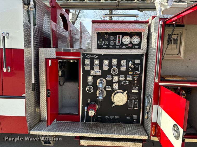 image for item EH6552 1996 Pierce Quint fire truck