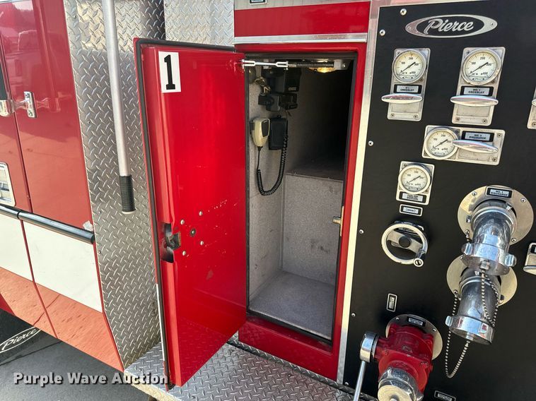 image for item EH6552 1996 Pierce Quint fire truck