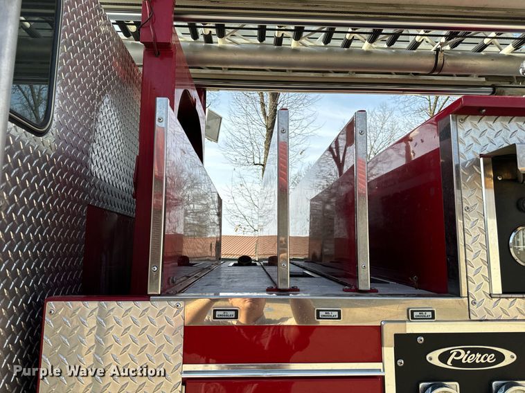 image for item EH6552 1996 Pierce Quint fire truck