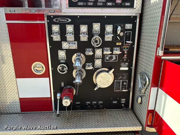 image for item EH6552 1996 Pierce Quint fire truck