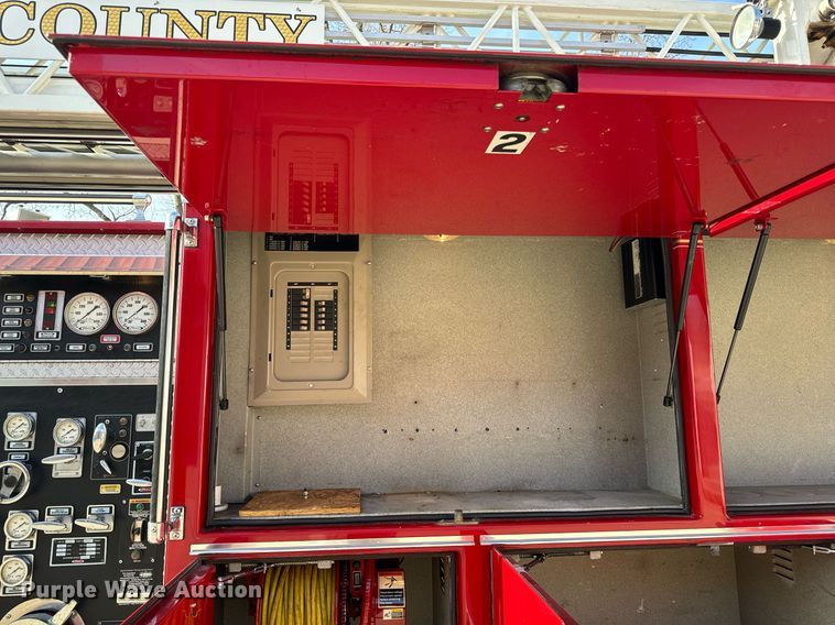 image for item EH6552 1996 Pierce Quint fire truck