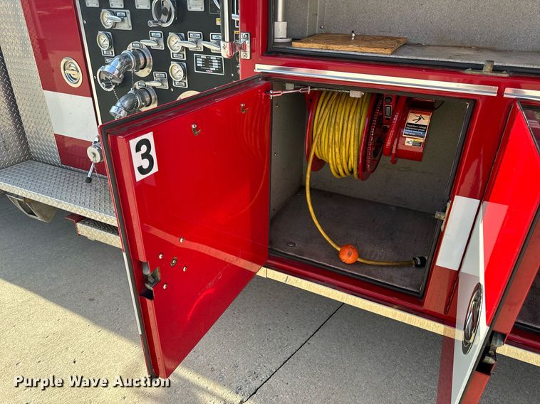 image for item EH6552 1996 Pierce Quint fire truck