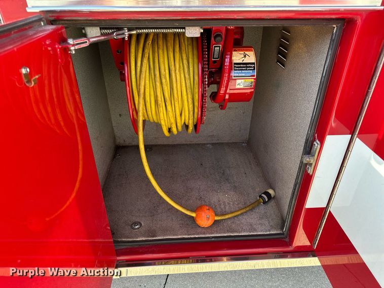 image for item EH6552 1996 Pierce Quint fire truck