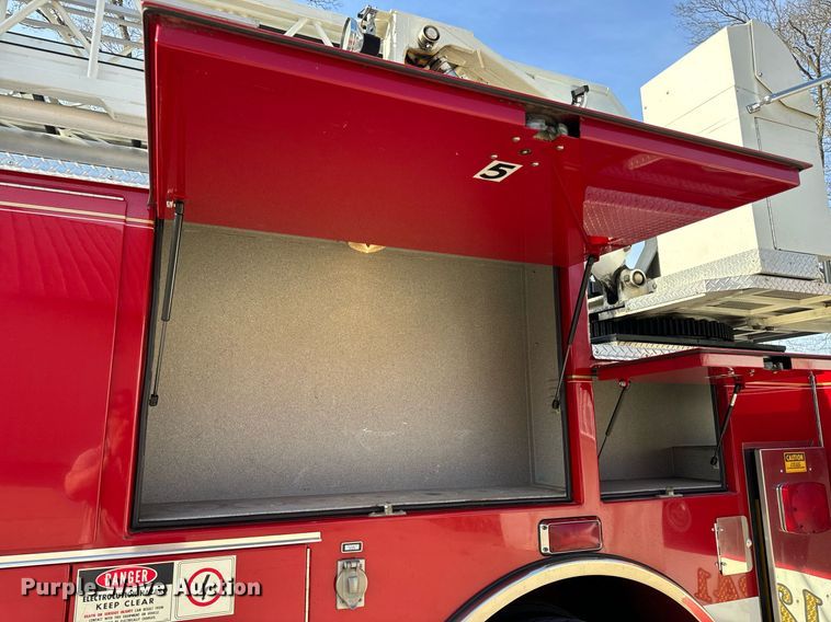 image for item EH6552 1996 Pierce Quint fire truck