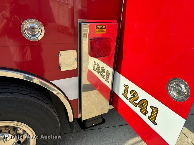 image for item EH6552 1996 Pierce Quint fire truck