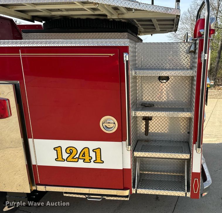 image for item EH6552 1996 Pierce Quint fire truck