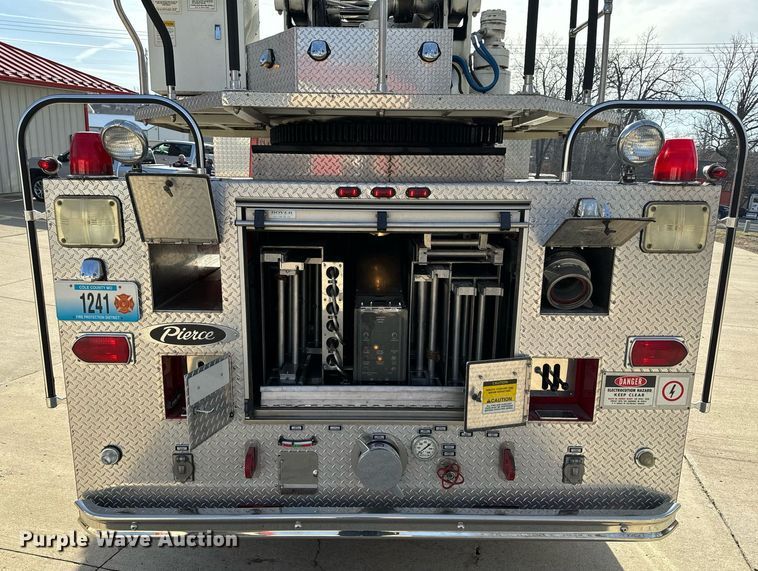 image for item EH6552 1996 Pierce Quint fire truck