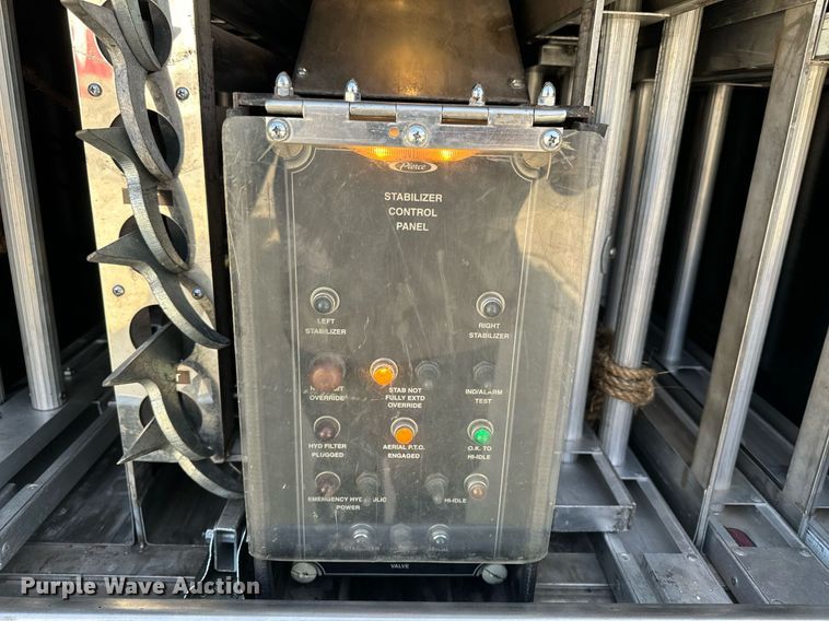 image for item EH6552 1996 Pierce Quint fire truck