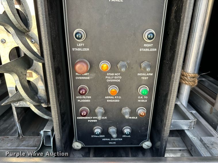 image for item EH6552 1996 Pierce Quint fire truck