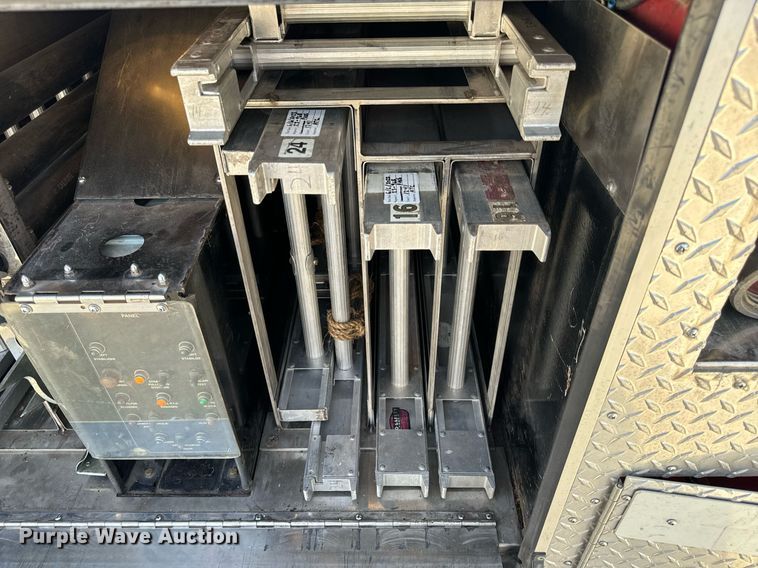 image for item EH6552 1996 Pierce Quint fire truck