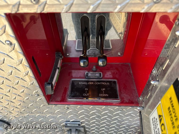 image for item EH6552 1996 Pierce Quint fire truck