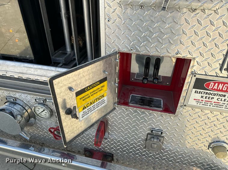 image for item EH6552 1996 Pierce Quint fire truck