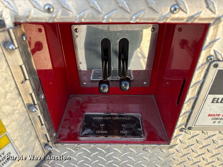 image for item EH6552 1996 Pierce Quint fire truck