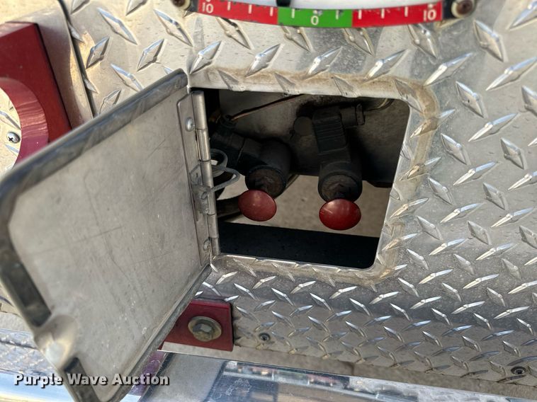 image for item EH6552 1996 Pierce Quint fire truck