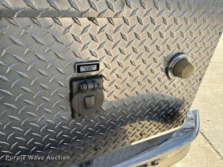 image for item EH6552 1996 Pierce Quint fire truck