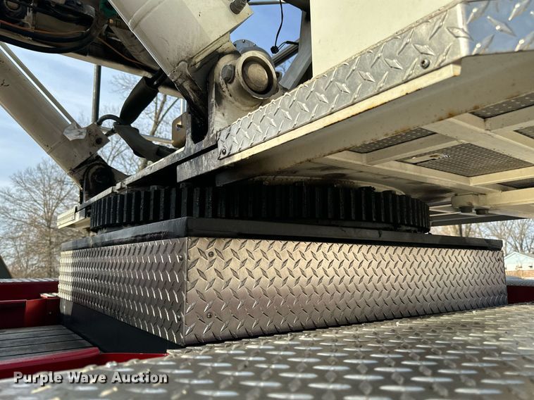 image for item EH6552 1996 Pierce Quint fire truck