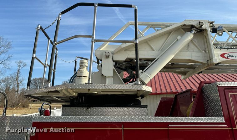 image for item EH6552 1996 Pierce Quint fire truck