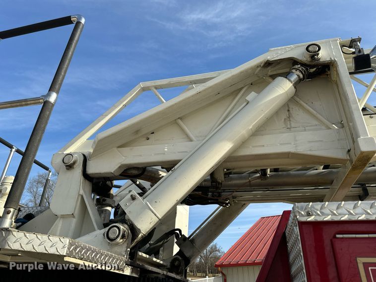 image for item EH6552 1996 Pierce Quint fire truck