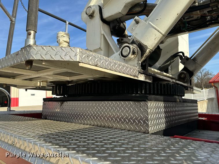 image for item EH6552 1996 Pierce Quint fire truck