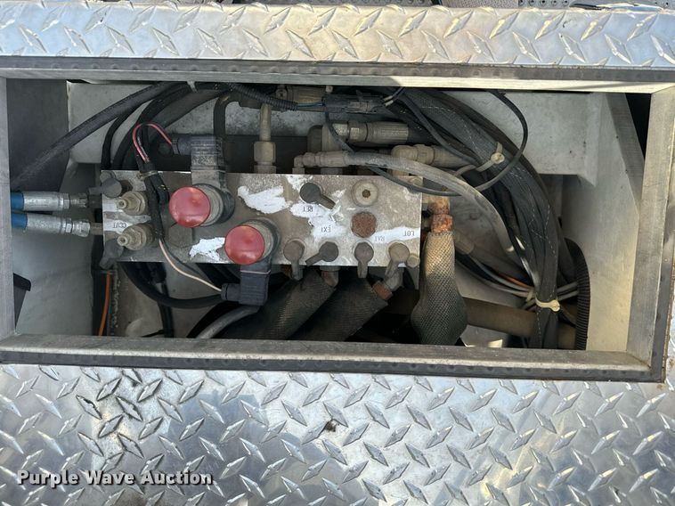 image for item EH6552 1996 Pierce Quint fire truck