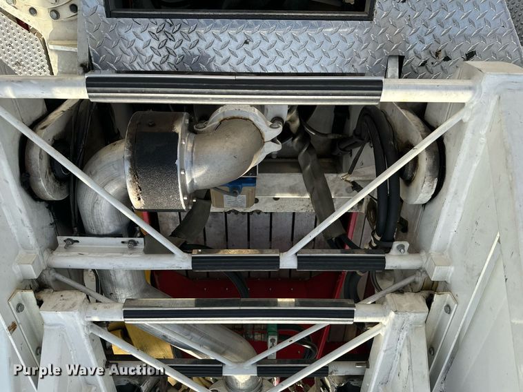 image for item EH6552 1996 Pierce Quint fire truck