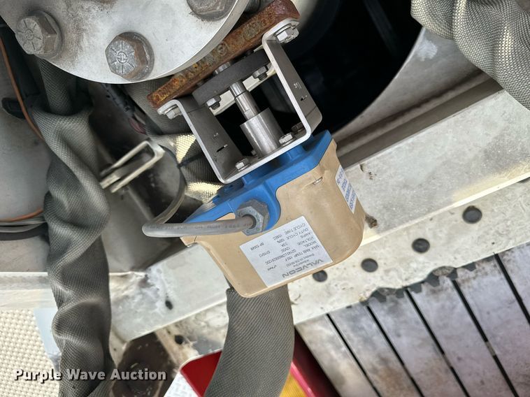 image for item EH6552 1996 Pierce Quint fire truck