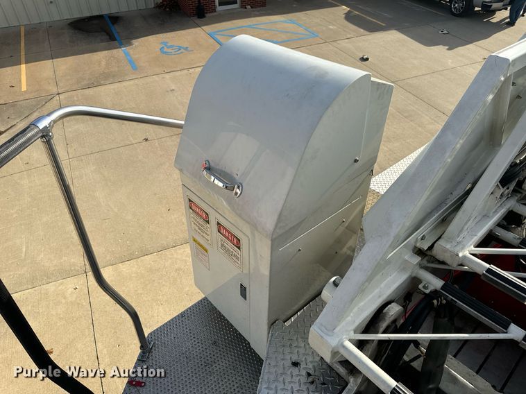 image for item EH6552 1996 Pierce Quint fire truck