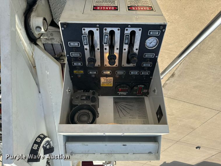 image for item EH6552 1996 Pierce Quint fire truck