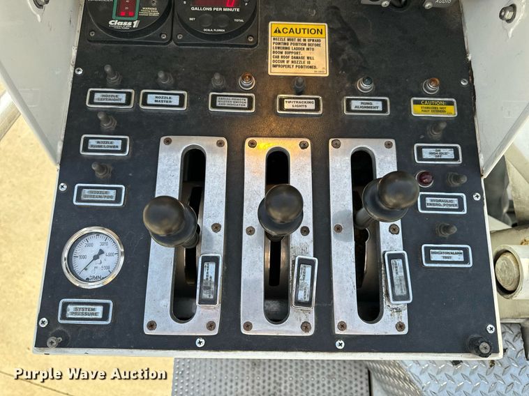 image for item EH6552 1996 Pierce Quint fire truck