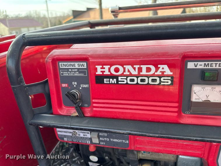 image for item EH6552 1996 Pierce Quint fire truck