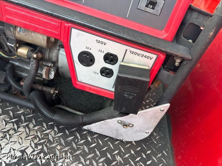 image for item EH6552 1996 Pierce Quint fire truck