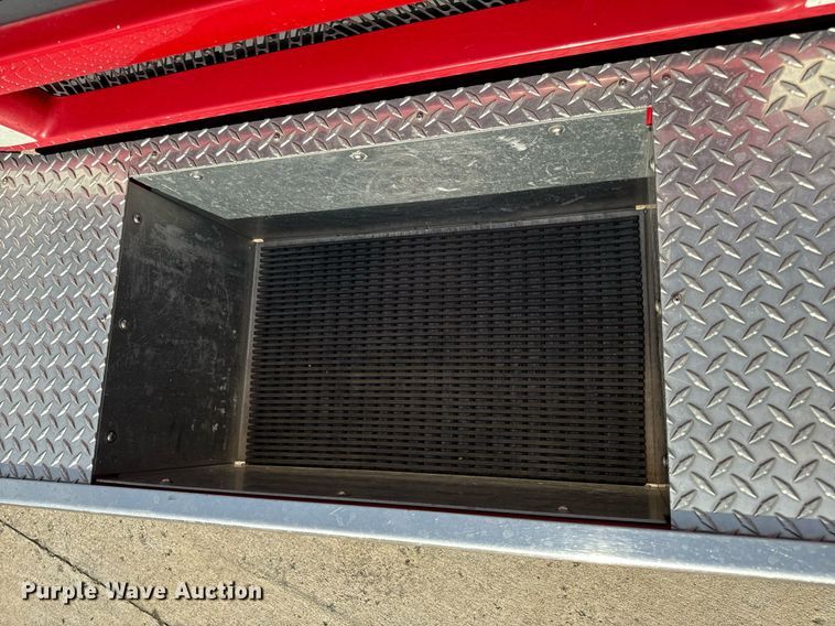 image for item EH6552 1996 Pierce Quint fire truck