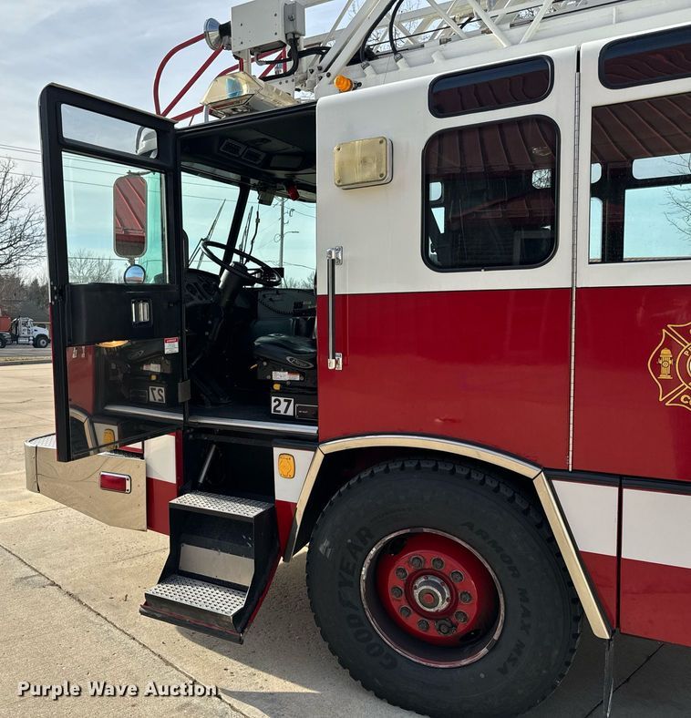 image for item EH6552 1996 Pierce Quint fire truck