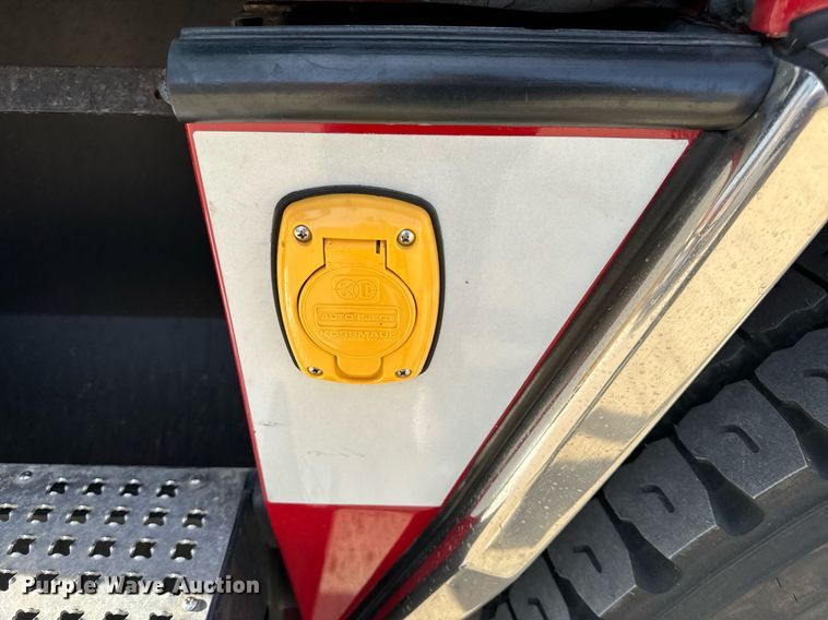 image for item EH6552 1996 Pierce Quint fire truck