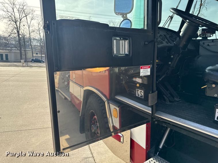 image for item EH6552 1996 Pierce Quint fire truck