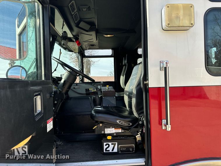 image for item EH6552 1996 Pierce Quint fire truck
