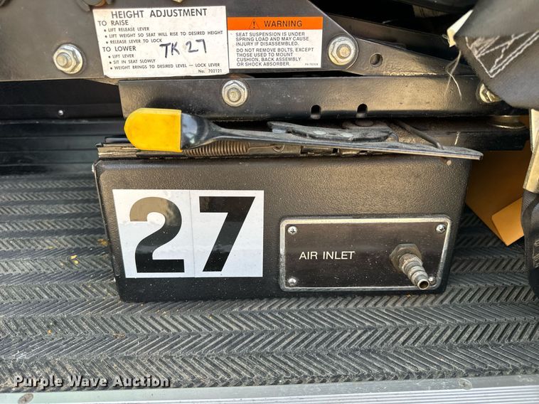 image for item EH6552 1996 Pierce Quint fire truck