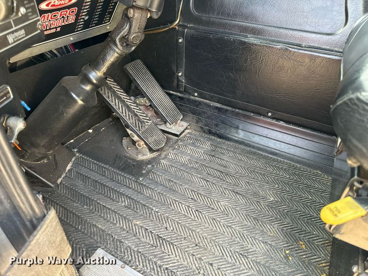 image for item EH6552 1996 Pierce Quint fire truck